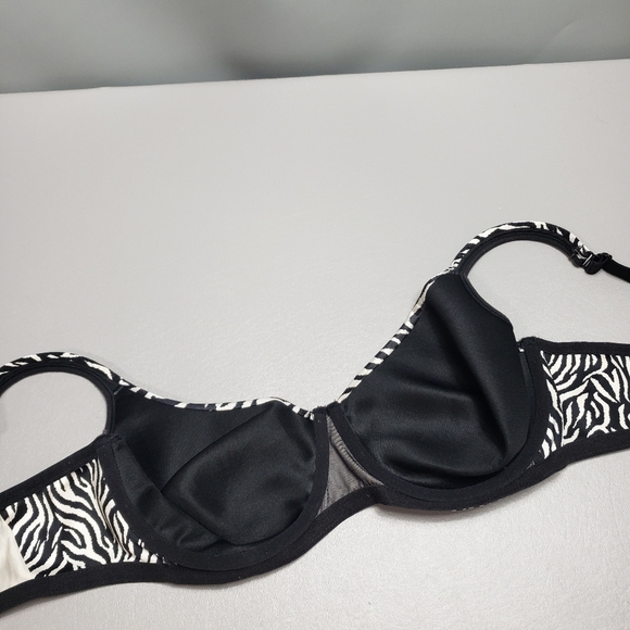 3/$15 Playtex black, white zebra print bra size 42DD - Picture 5 of 7